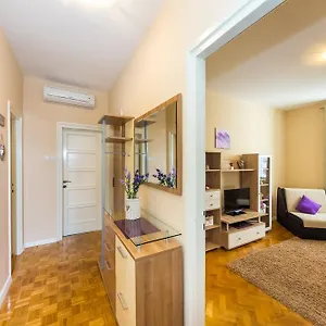 Colona Apartment