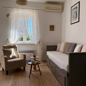 Amelie Apartment